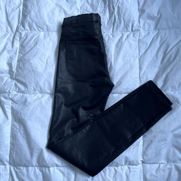 H&M Shiny Coated Jeggings, Size 6, fits like size 4 - Picture 2 of 6